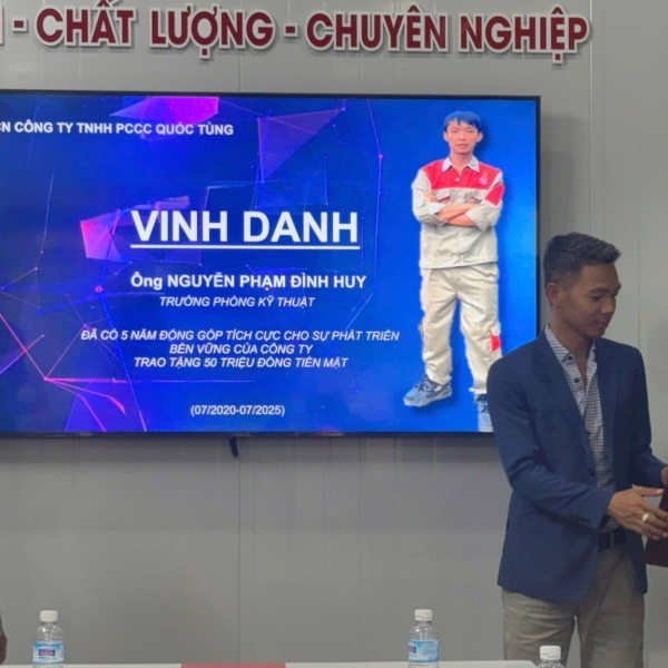 LỄ VINH DANH TRƯỞNG PHÒNG DÃ – 5 NĂM CỐNG HIẾN