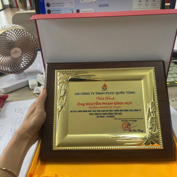 LỄ VINH DANH TRƯỞNG PHÒNG DÃ – 5 NĂM CỐNG HIẾN