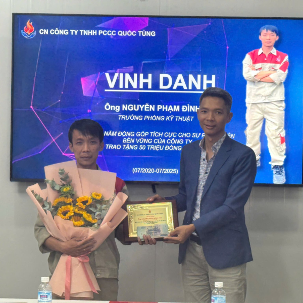 LỄ VINH DANH TRƯỞNG PHÒNG DÃ – 5 NĂM CỐNG HIẾN